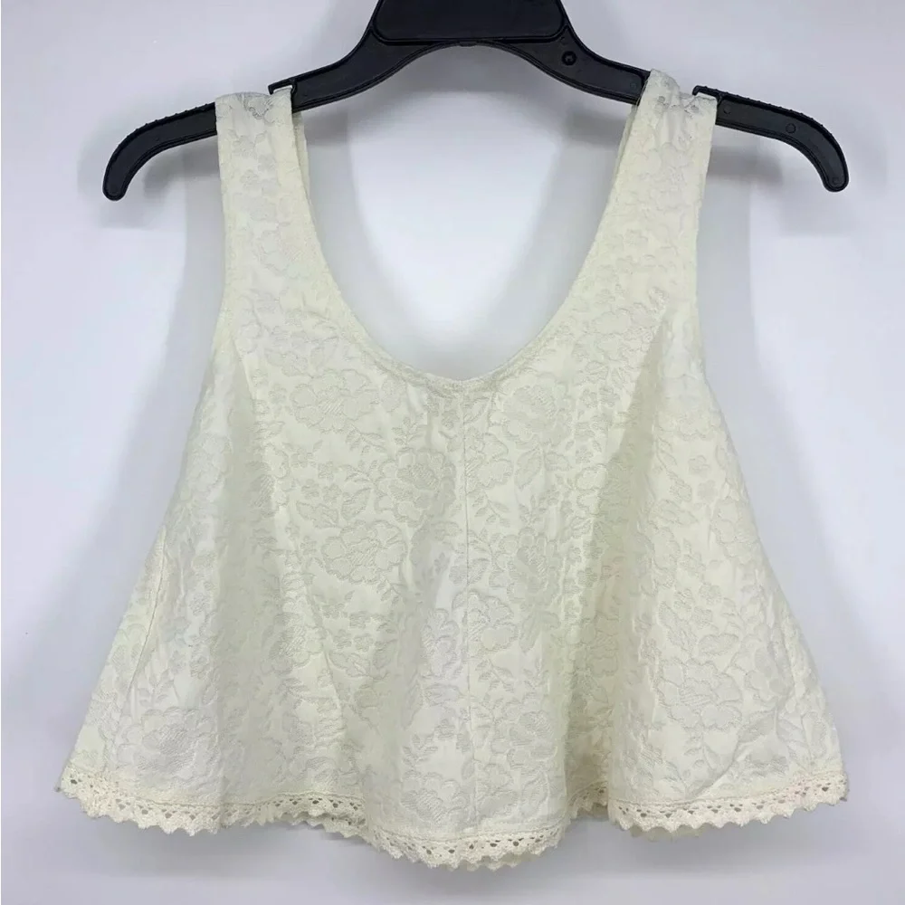 L. A HEARTS Ivory Floral Crop Scoop Neck Lace Sleeveless - Picture 2 of 4